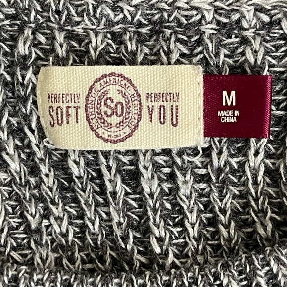 So sz med sweater crew neck in a heather knit blk/off white - Picture 12 of 14